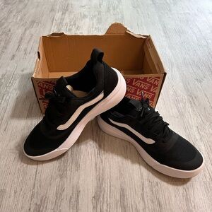 Vans Unisex Ultrarange Rapidw Black And White Shoes Sneakers Brand New Women 8.5